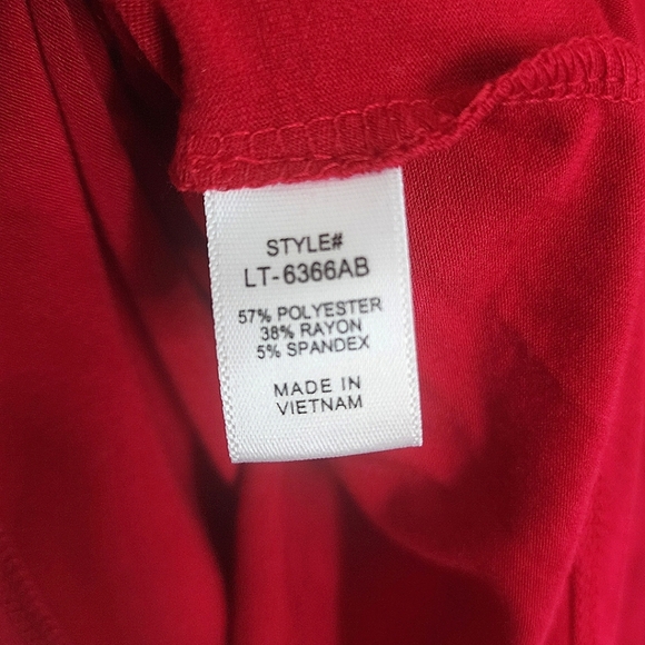 NWOT Zenana Lace Sleeves V-Neck- Red - Picture 4 of 4